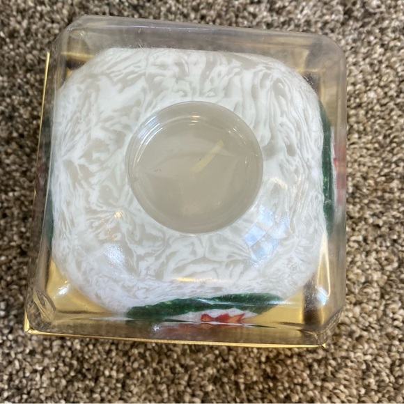 White Christmas Wreath & Poinsettia Design 4” Round Candle- Holiday Decor - Picture 6 of 7